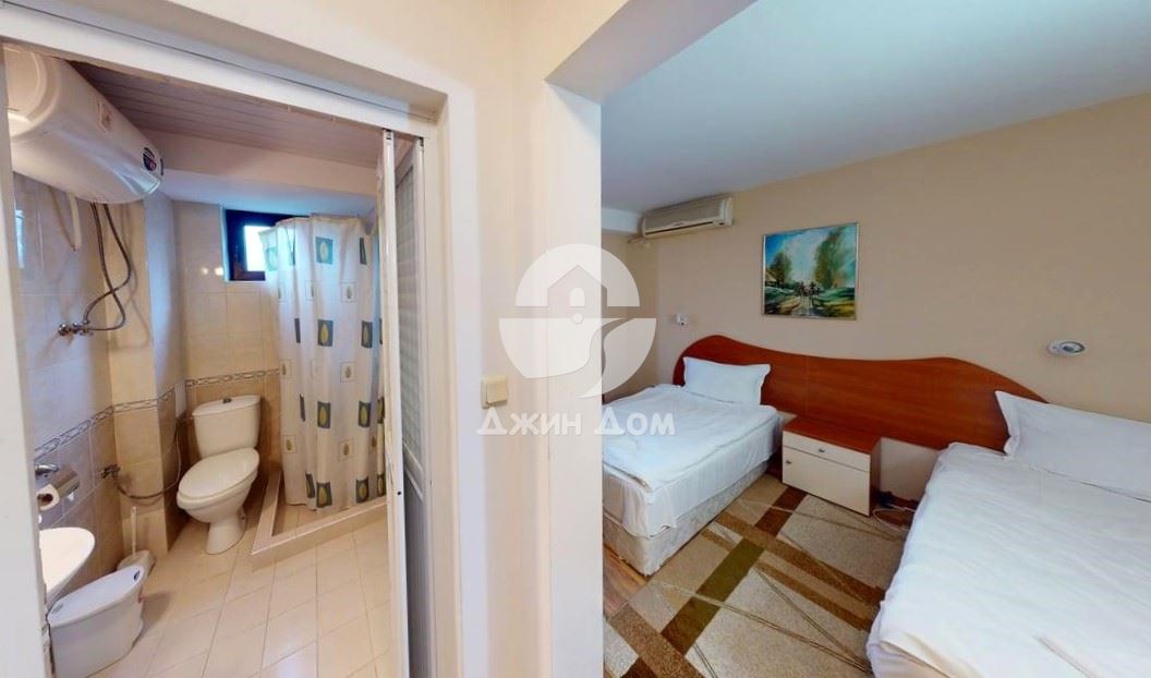 Хотел с ресторант и басейн с ПАНОРАМА МОРЕ и ПЛАНИНА в с. Кошарица - 0