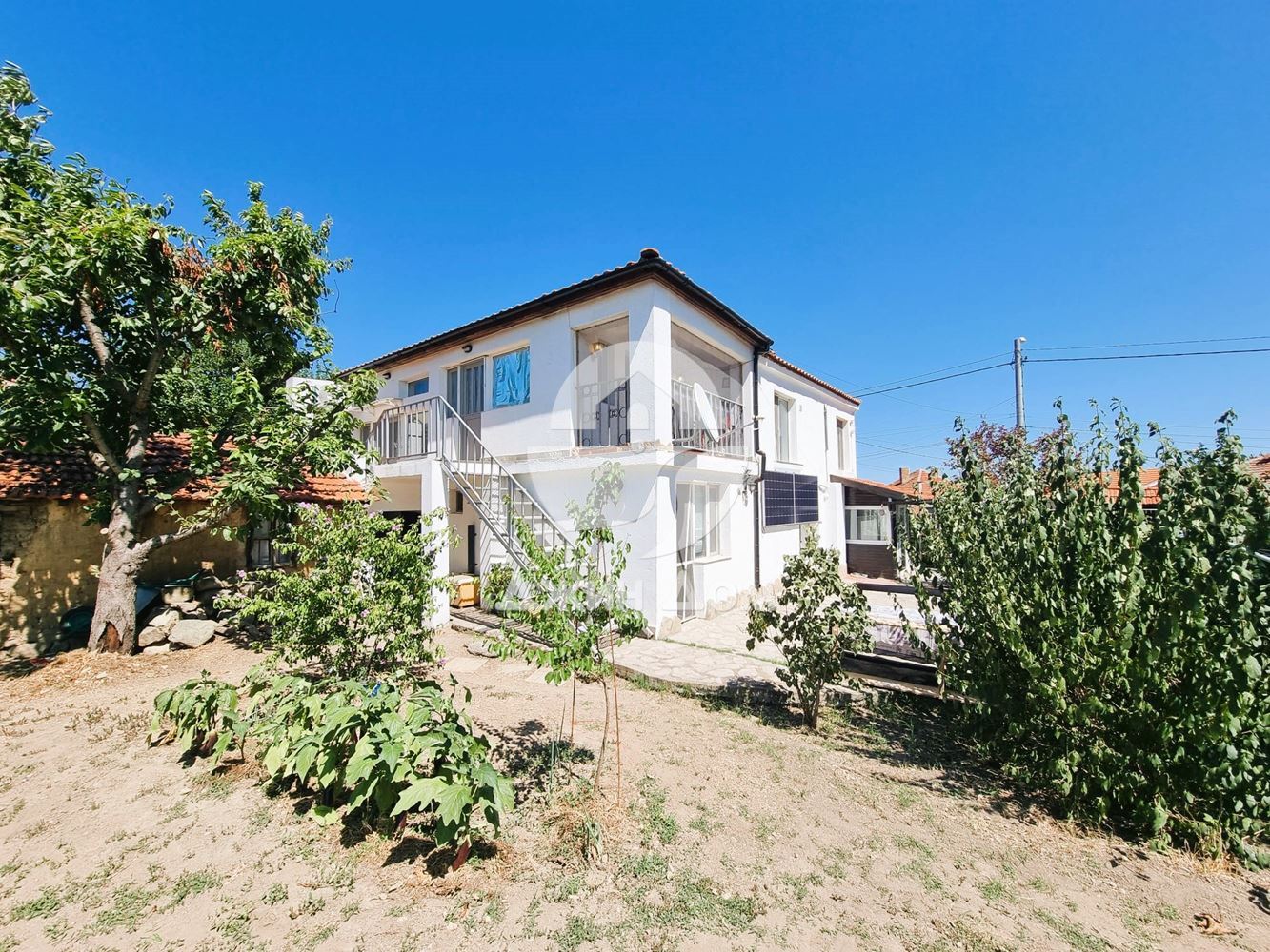 Обзаведена двуетажна къща в с. Просеник - 0