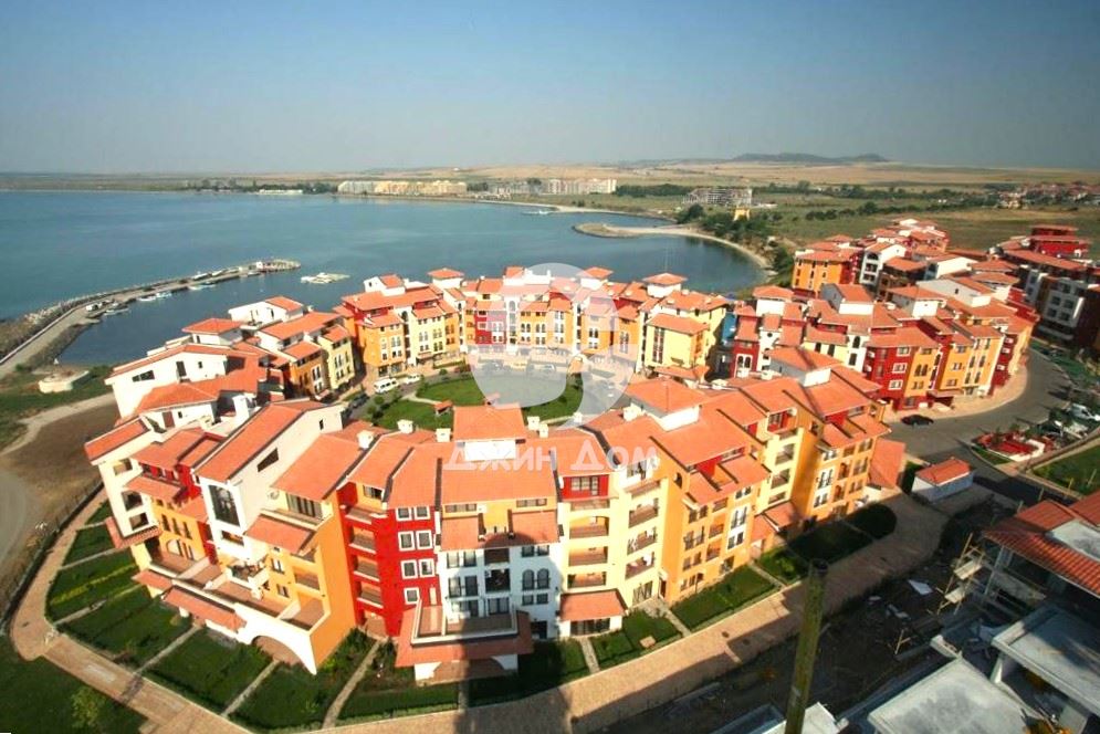 Двустаен апартамент на ПЪРВА ЛИНИЯ МОРЕ в к-с Марина Kейп, гр. Ахелой - 0