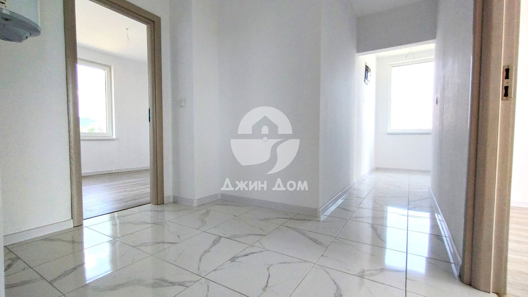 Триетажна къща с ГЛЕДКА МОРЕ в с. Кошарица - 0