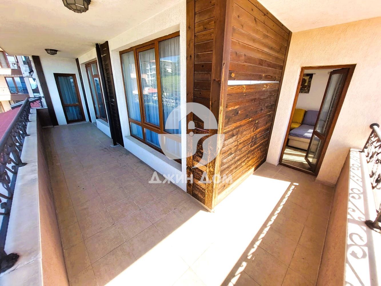 Просторен тристаен апартамент с ПАНОРАМА МОРЕ в к-с „Рич 3“, с. Равда - 0