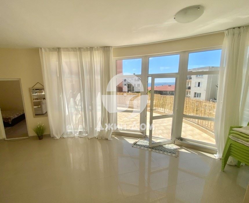 Двустаен апартамент с ГЛЕДКА МОРЕ в жилищна сграда, Свети Влас - 0