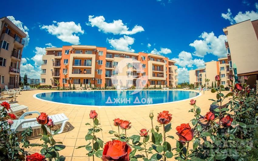 Просторен двустаен апартамент в к-с Несебър Форт Клуб, Слънчев бряг - 0