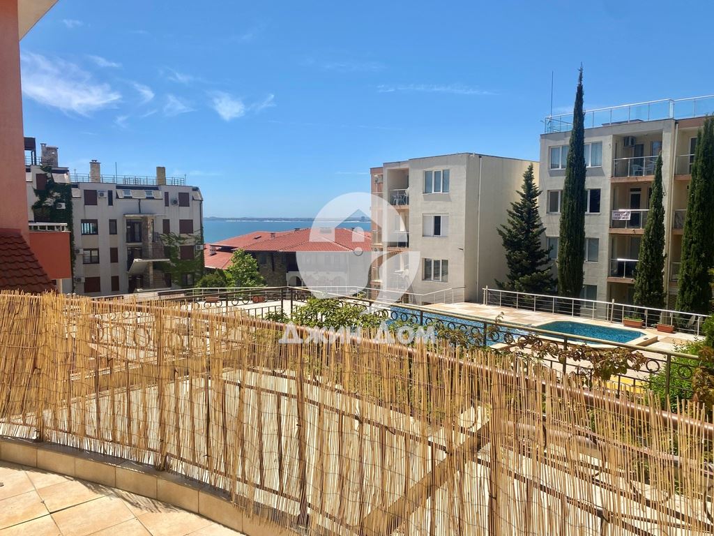 Двустаен апартамент с ГЛЕДКА МОРЕ в жилищна сграда, Свети Влас - 0