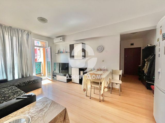 Просторен тристаен апартамент в к-с „Съни Дей 6“, к.к. Слънчев бряг - 0