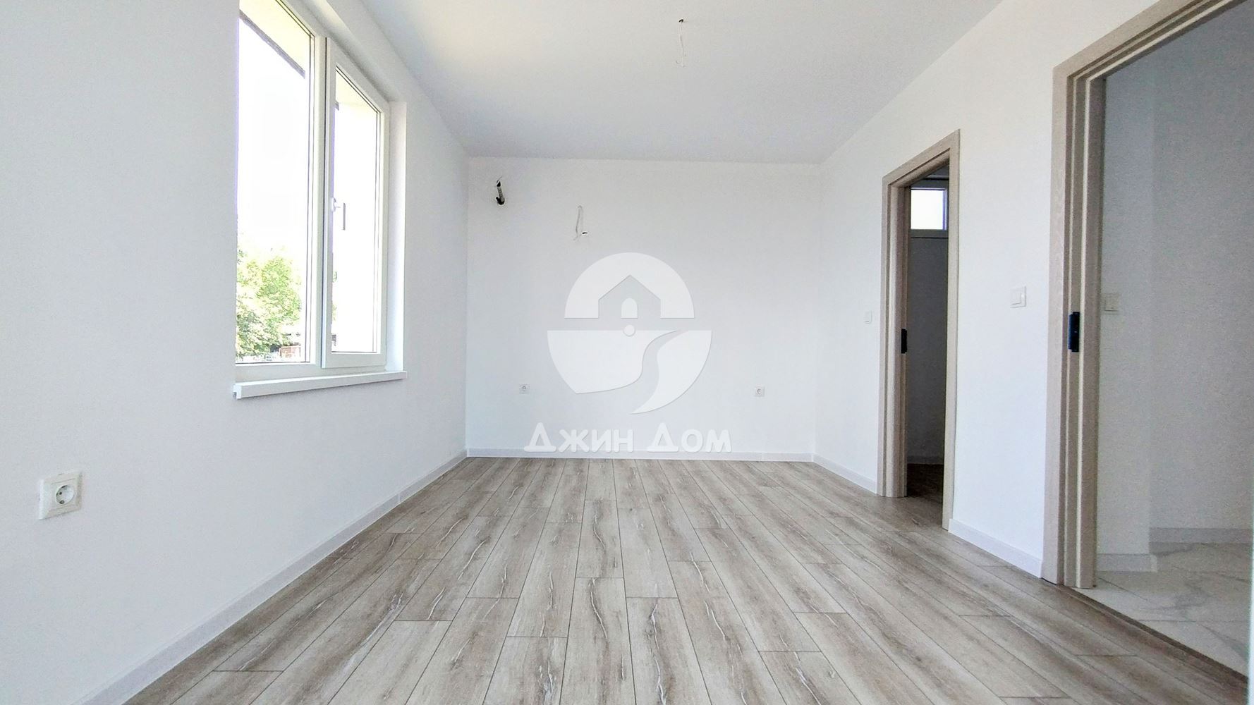 Триетажна къща с ГЛЕДКА МОРЕ в с. Кошарица - 0