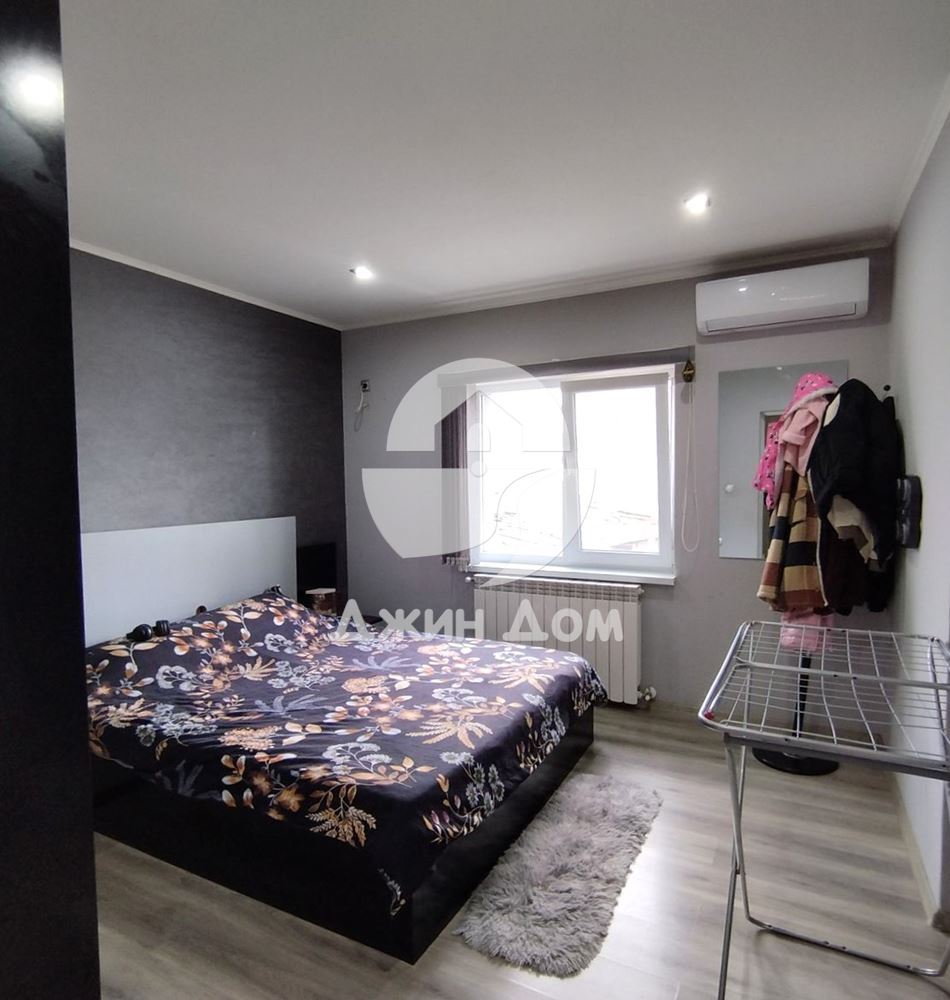 Просторна двуетажна къща в гр. Бяла - 0