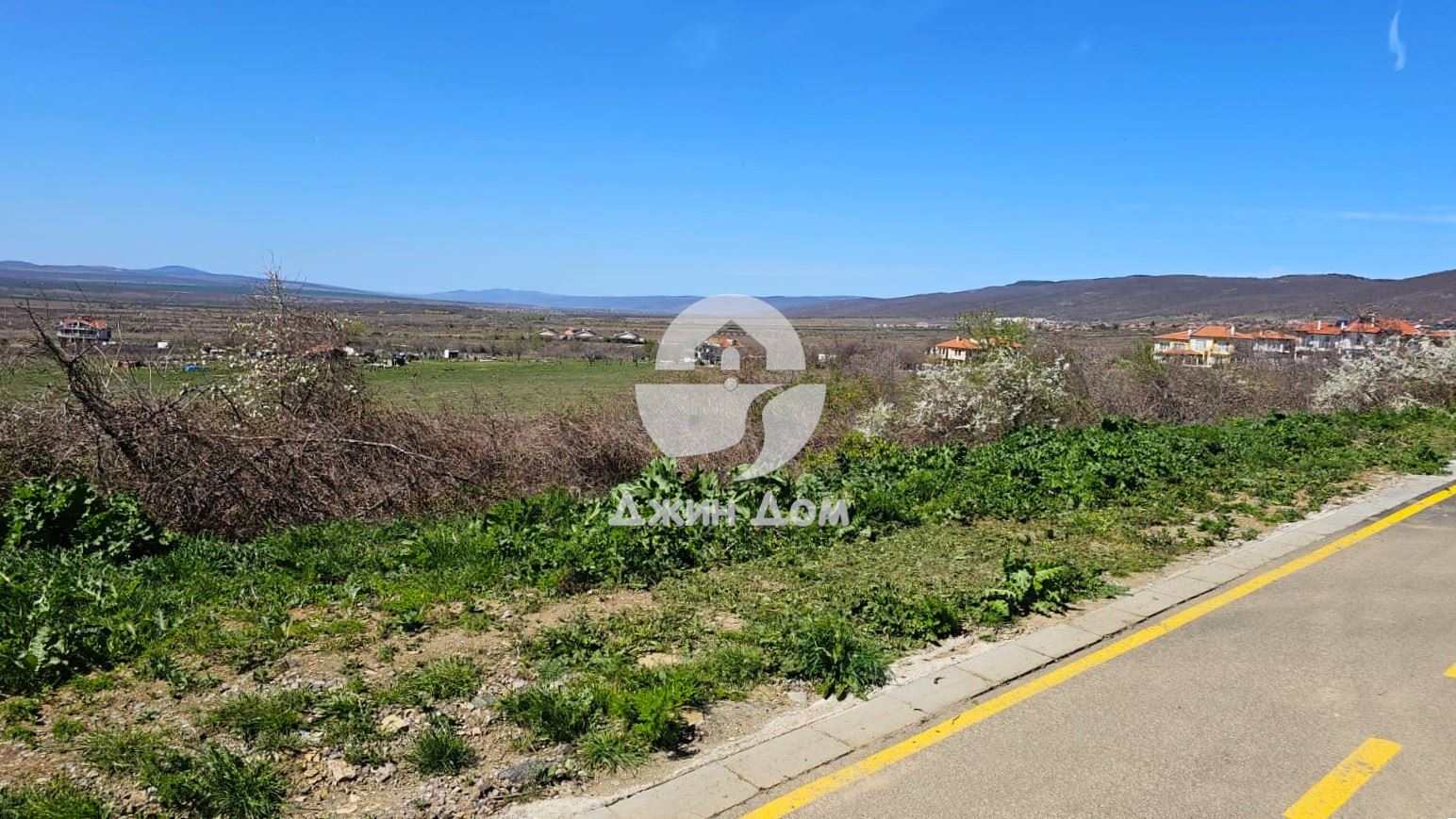 Урегулиран поземлен имот в с. Кошарица - 0