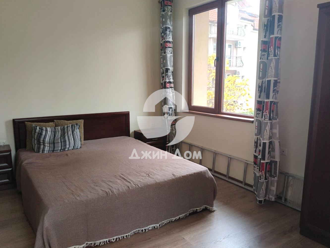 Просторна двуетажна къща с двор в с. Равда - 0