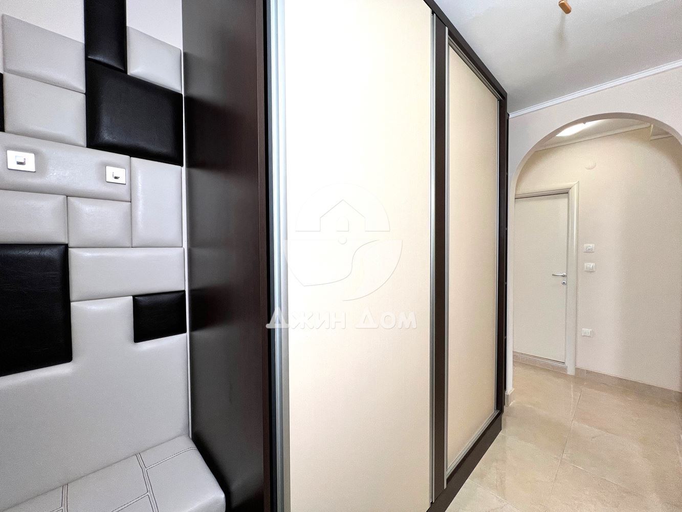 Стилен тристаен апартамент в к-с „Посейдон“, гр. Несебър - 0