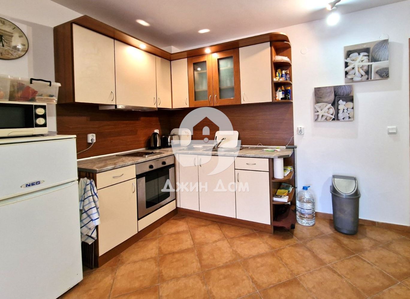 Просторен двуетажен таунхаус в к-с „Вили Монтемар“, с. Кошарица - 0