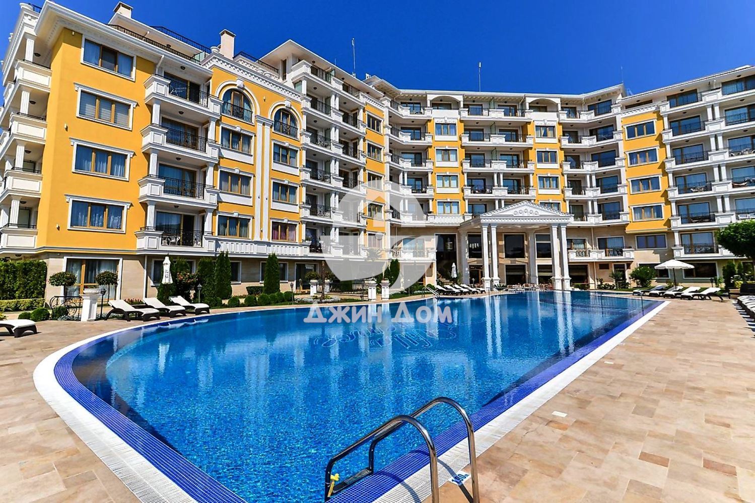 Апартамент с ЧАСТИЧНА ГЛЕДКА МОРЕ И ПЛАНИНА във Вила Флоренция,Св.Влас - 0