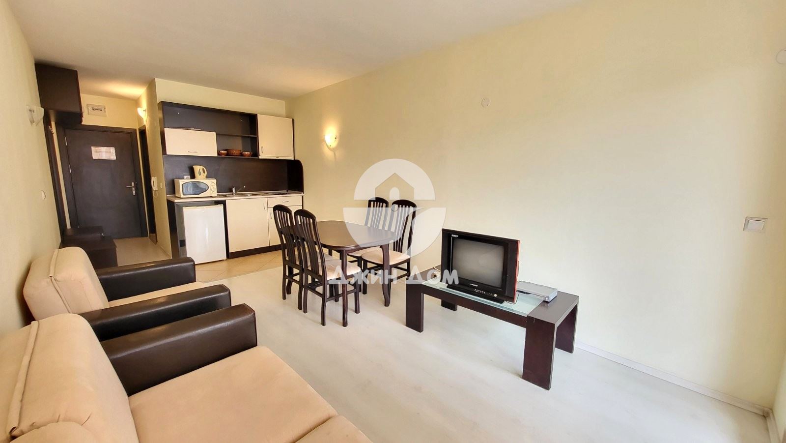 Просторен едностаен апартамент в к-с Сънсет Бийч 4, к.к. Слънчев бряг - 0