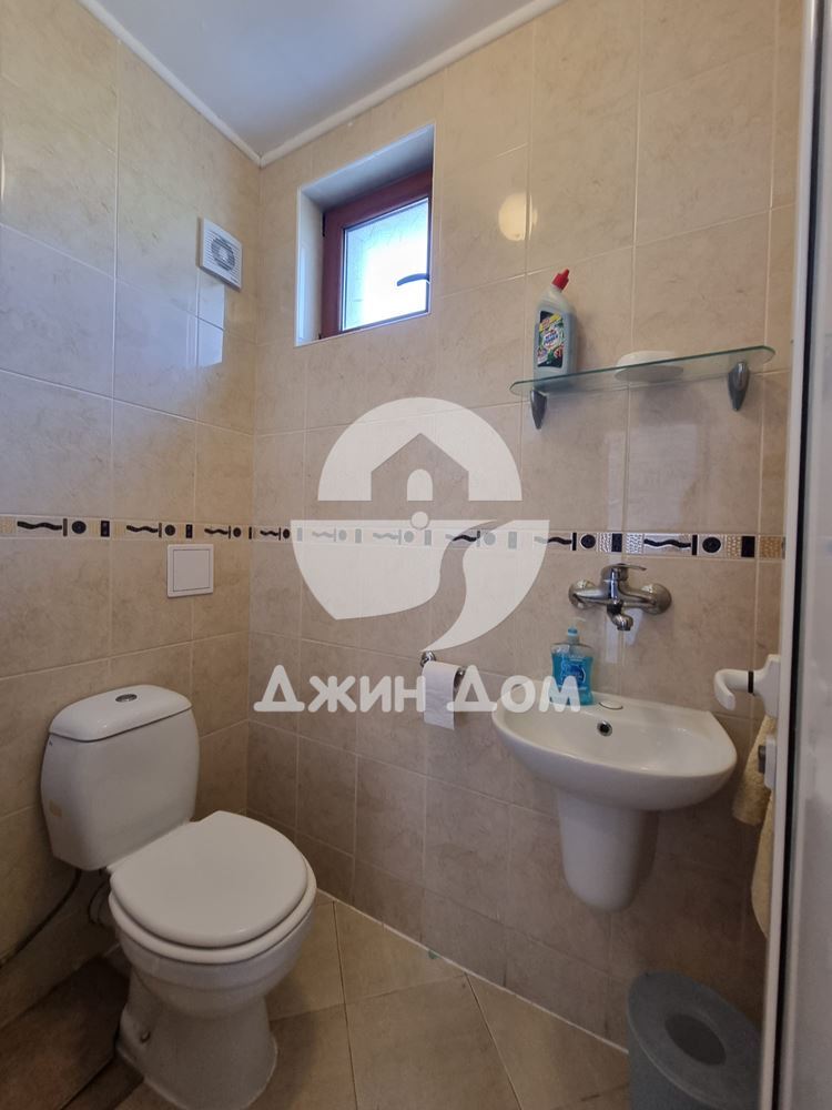 Двуетажна къща с басейн в с. Горица - 0