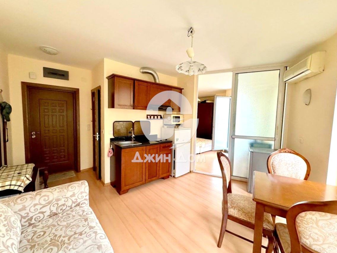 Двустаен апартамент в жилищна сграда, к.к Слънчев бряг - 0