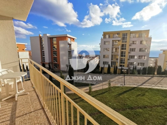 Тристаен апартамент с ГЛЕДКА МОРЕ в Империал Форт Клуб, Свети Влас - 0