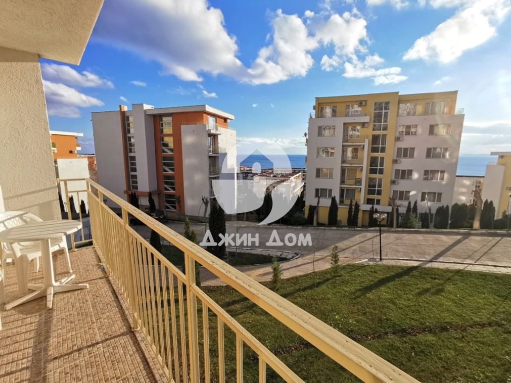 Тристаен апартамент с ГЛЕДКА МОРЕ в Империал Форт Клуб, Свети Влас - 0