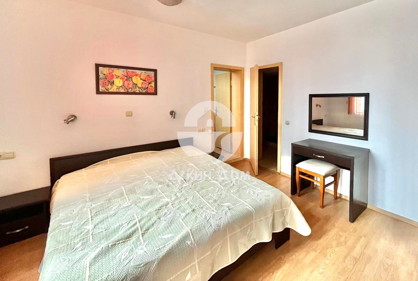 Просторен тристаен апартамент в к-с „Съни Холидей“, к.к. Слънчев бряг - 0