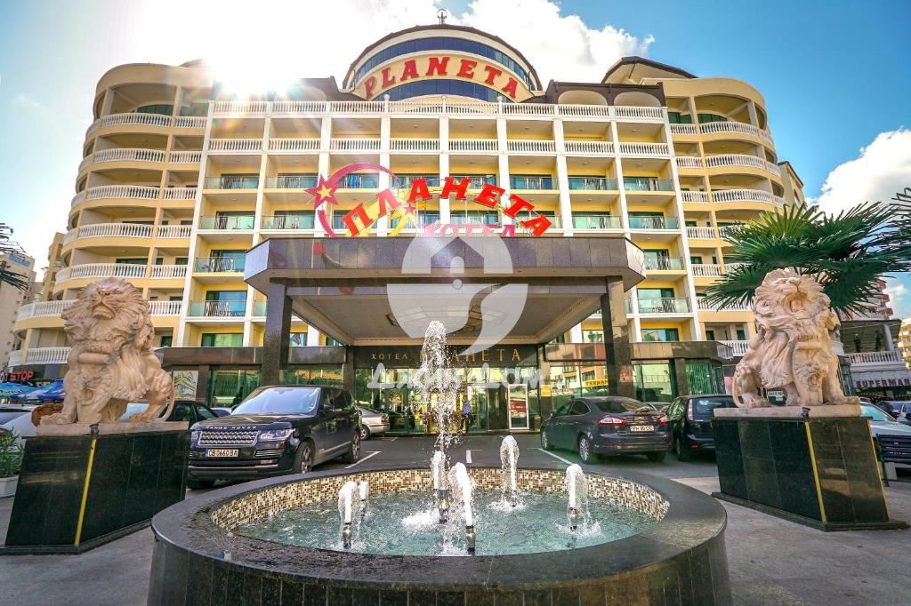 Едостаен апартамент с НИСКА ТАКСА ПОДДРЪЖКА в к-с „Планета“, Сл. бряг - 0