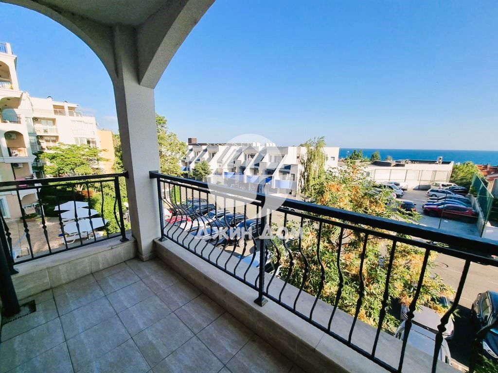 Тристаен апартамент с ГЛЕДКА МОРЕ в к-с Вила Анторини, гр. Свети Влас - 0