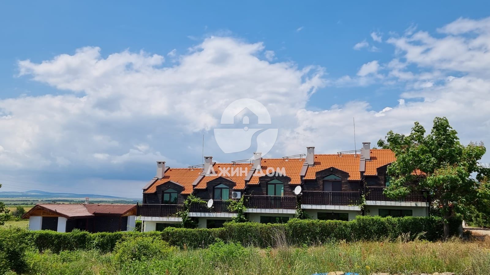 Двуетажна къща таунхаус в с. Кошарица - 0