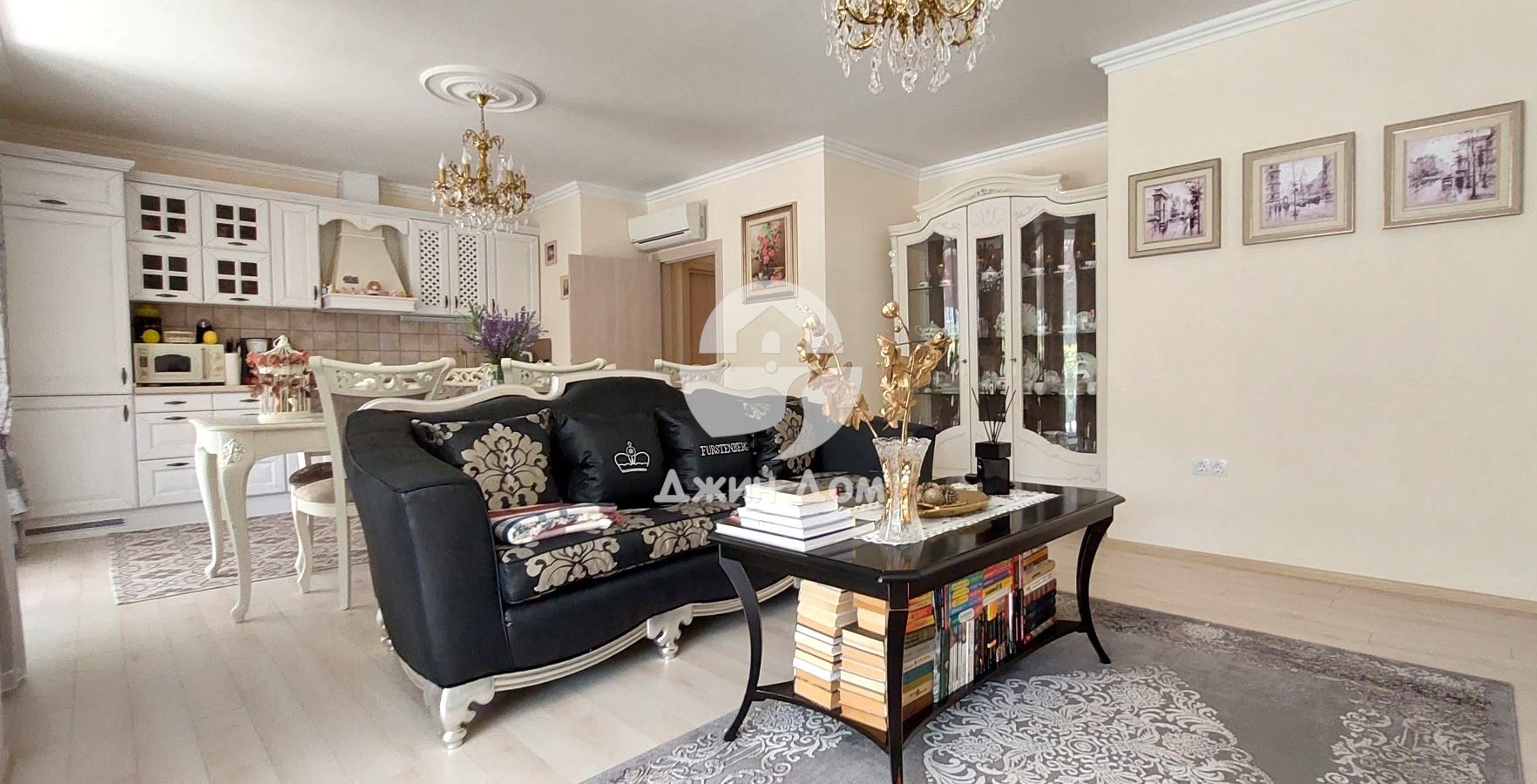 Двуетажна къща с басейн в к-с Атлантис Премиум Хаузес, кв. Сарафово - 0