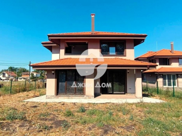 Просторна самостоятелна двуетажна къща в с. Полски извор - 0