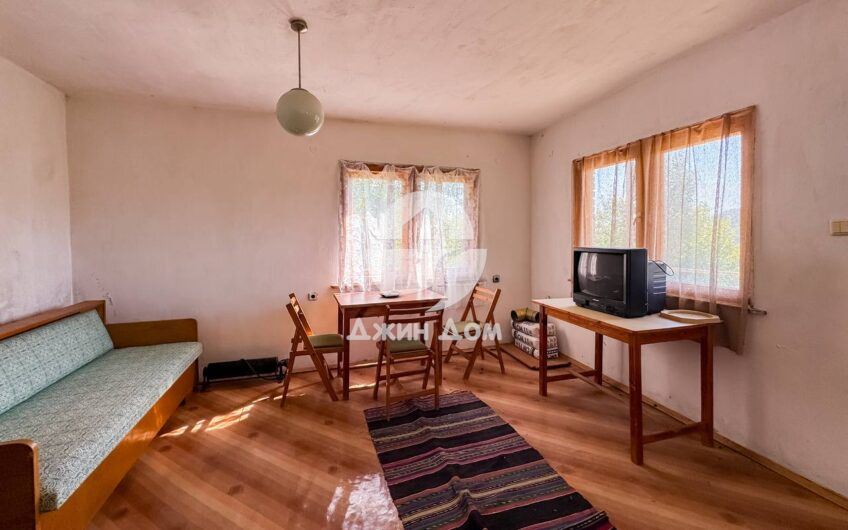 Триетажна къща с двор в с. Китка, обл. Бургас - 0