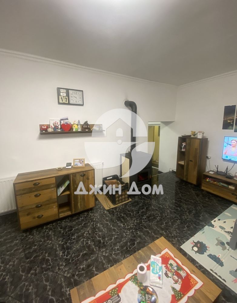 Едноетажна къща с двор в гр. Камено - 0