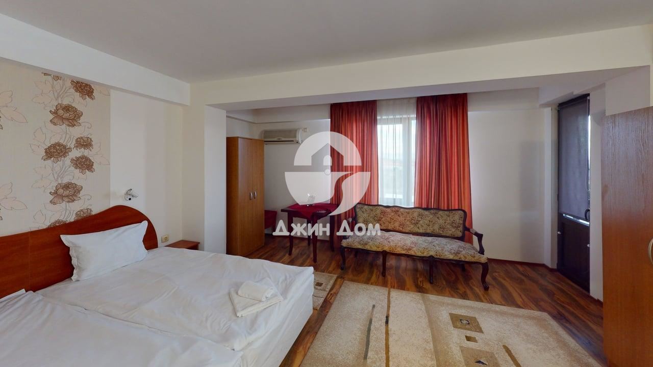 Хотел с ресторант и басейн с ПАНОРАМА МОРЕ и ПЛАНИНА в с. Кошарица - 0