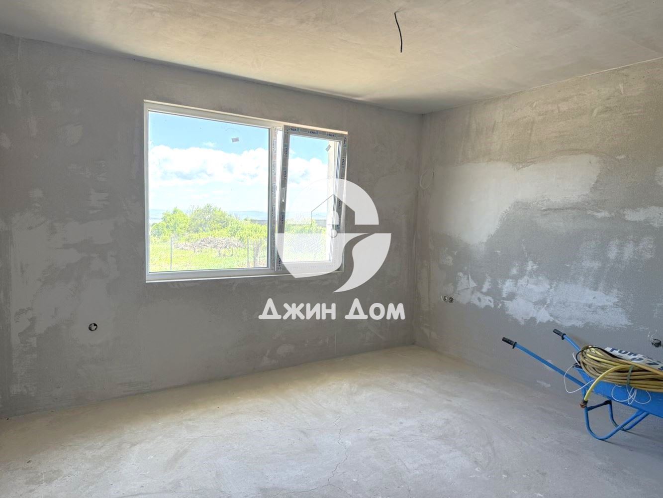 Просторна самостоятелна едноетажна къща в с. Черни връх - 0