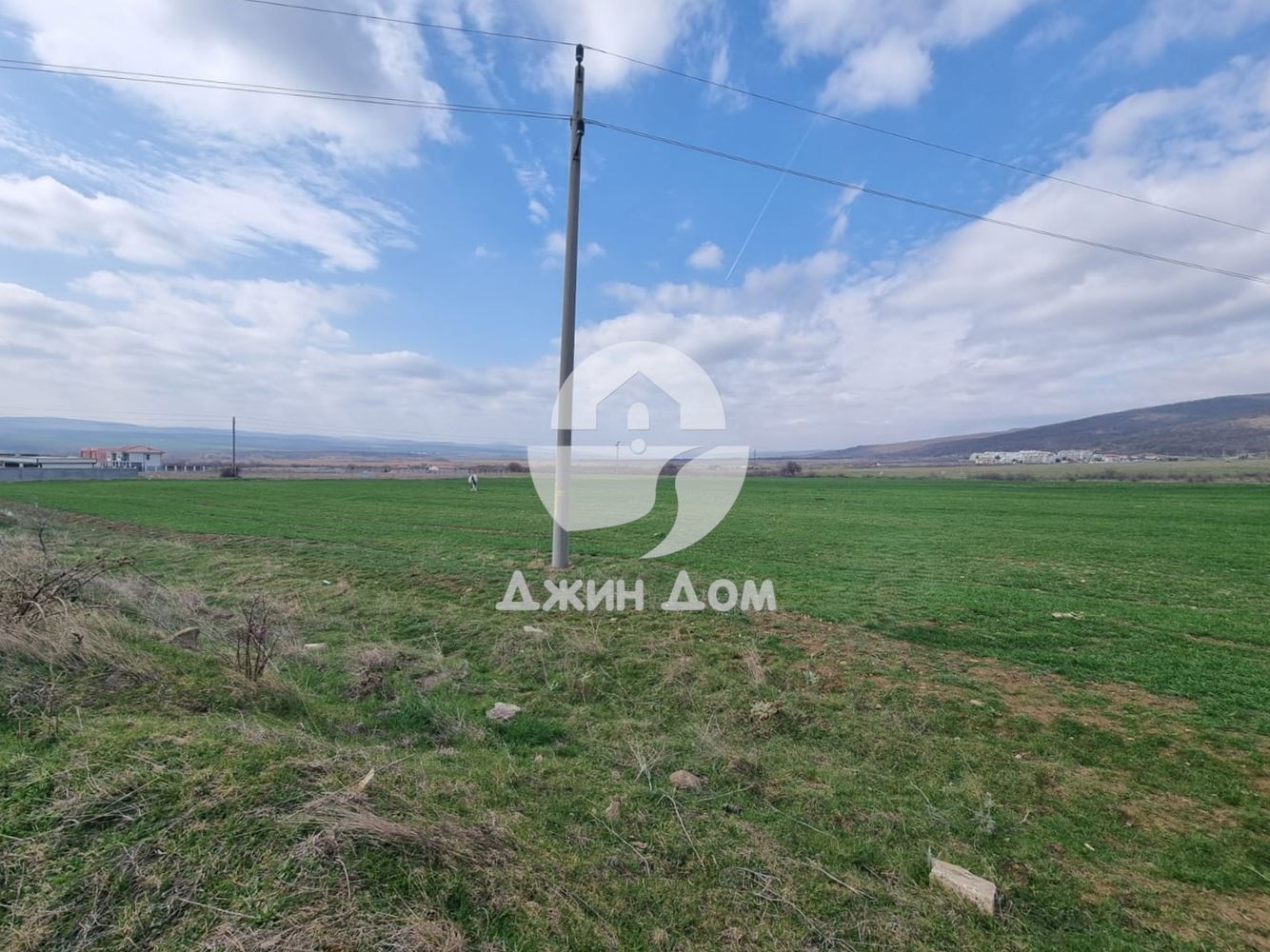 Урегулиран поземлен имот в с. Кошарица - 0