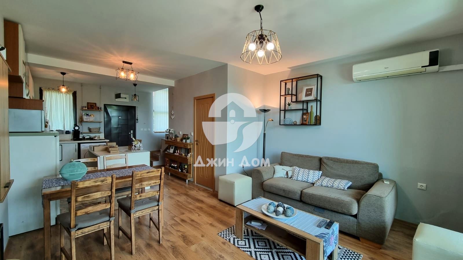 Двуетажна къща таунхаус в с. Кошарица - 0