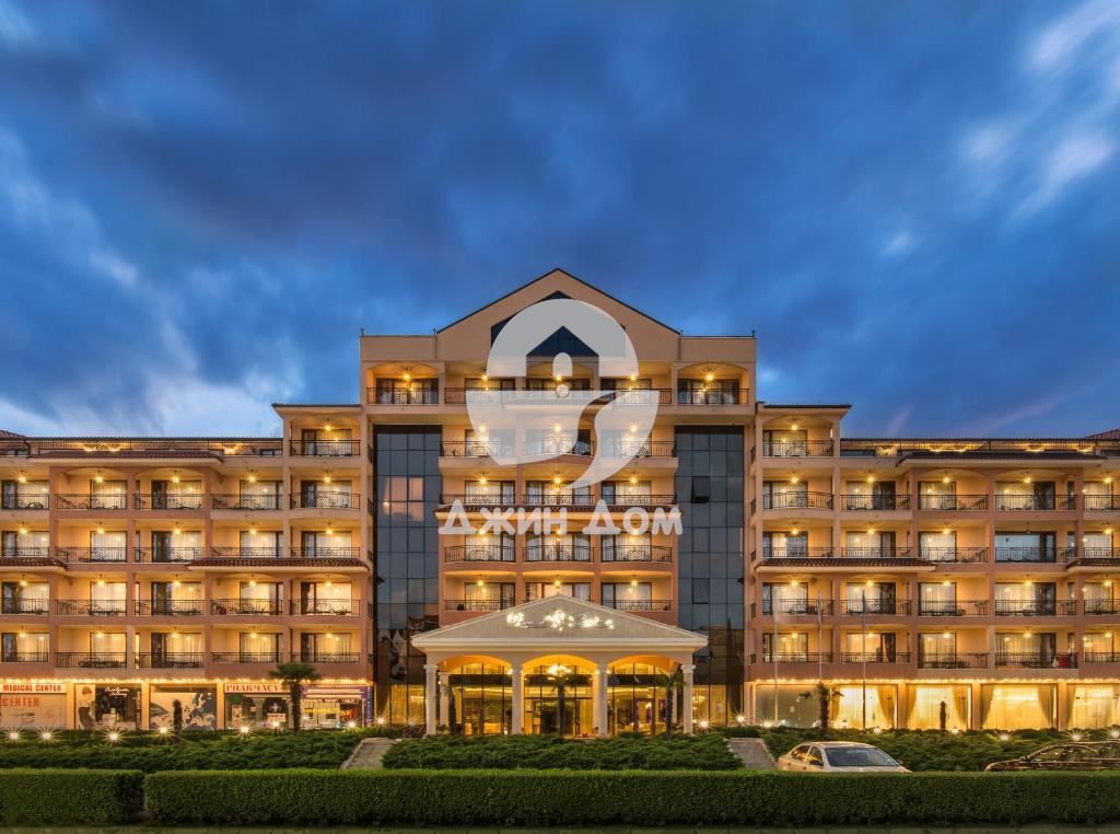 Просторни тристайни апартаменти в к-с Диамант Резиденс, Слънчев бряг - 0