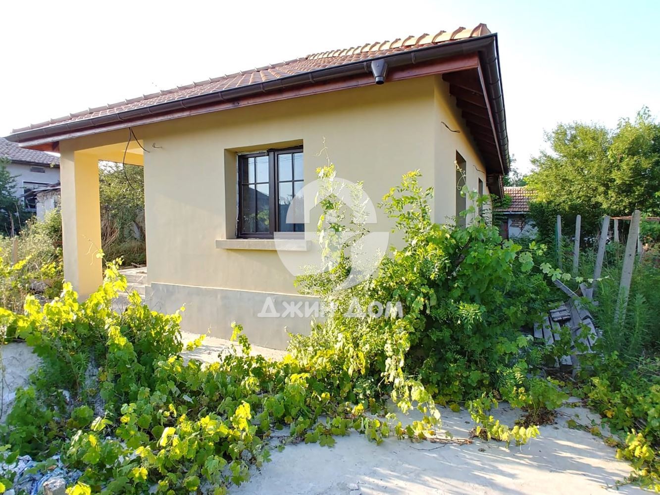 Едноетажна къща с двор в с. Тръстиково - 0