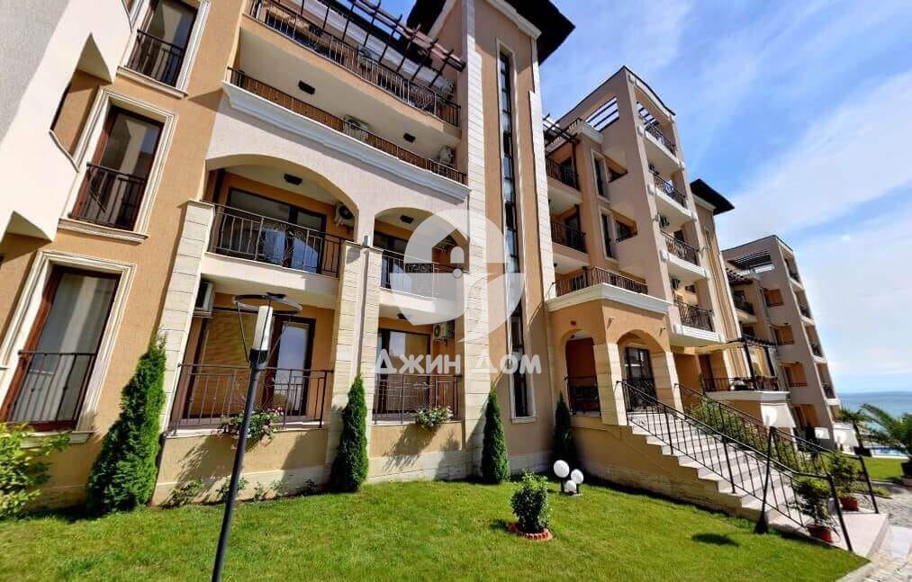 Тристаен апартамент на ПЪРВА ЛИНИЯ в к-с Порто Парадизo, гр.Свети Влас - 0