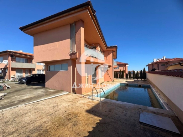 Двуетажна къща с басейн в с. Равда - 0