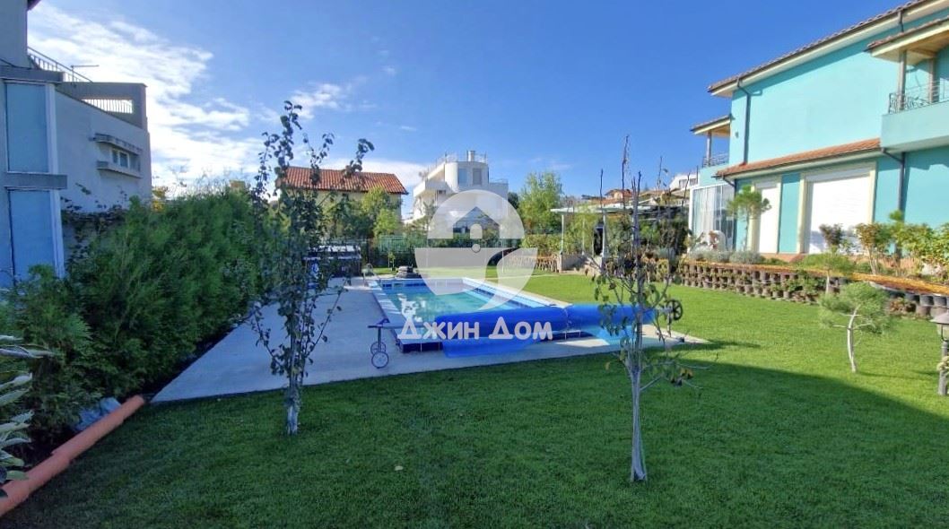 Двуетажна къща с басейн и ГЛЕДКА МОРЕ в гр. Черноморец - 0
