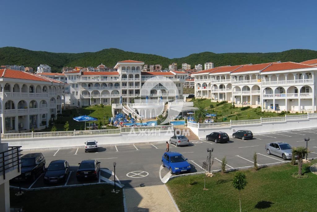 Двустаен апартамент с ГЛЕДКА МОРЕ в к-с Лазур 5, гр. Свети Влас - 0