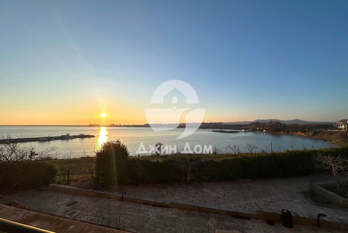 Тристаен апартамент с ФРОНТАЛНА ГЛЕДКА МОРЕ в Марина Kейп, гр. Ахелой - 0