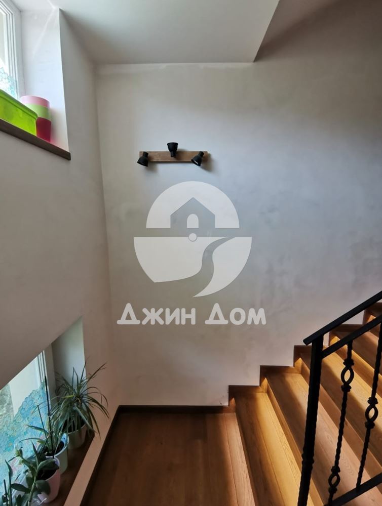 Двуетажна къща с басейн и ГЛЕДКА МОРЕ в гр. Черноморец - 0